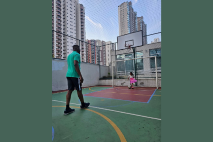 Oluwatosin Tolulope Ajidahun alerta para os riscos que certos medicamentos trazem à fertilidade.