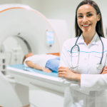 A Dra. Thaline Neves destaca como a radiologia impulsiona a medicina personalizada, tornando os tratamentos oncológicos mais precisos e eficazes.