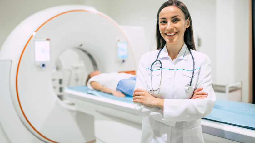 A Dra. Thaline Neves destaca como a radiologia impulsiona a medicina personalizada, tornando os tratamentos oncológicos mais precisos e eficazes.