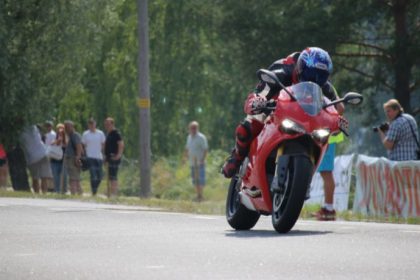 Teciomar Ábila apresenta o renascimento das supermotos elétricas — potência, tecnologia e emoção sem limites.