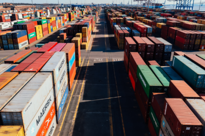 Como as novas tarifas dos EUA podem afetar exportações do Paraná e a economia de Curitiba