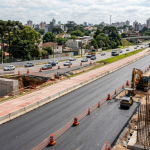 Nova etapa de obras em Curitiba muda trânsito e pode melhorar deslocamentos na Linha Verde
