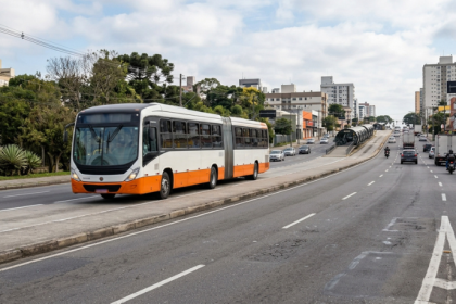  Curitiba começa a ouvir passageiros sobre os ônibus: veja o que será avaliado e quando os resultados podem mudar o transporte